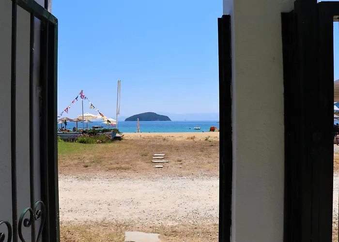 Апартаменты House By The Sea Nea Iraklitsa