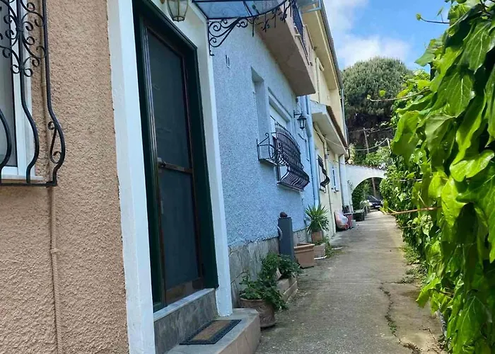 Апартаменты House By The Sea Nea Iraklitsa